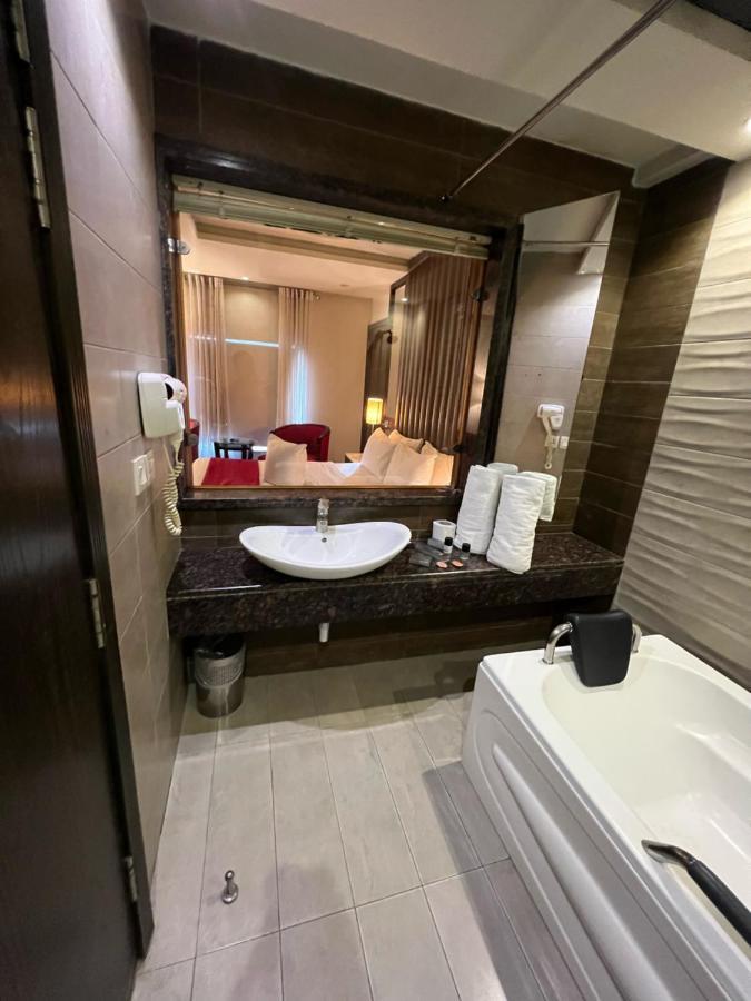 Lahore Continental Hotel Dış mekan fotoğraf